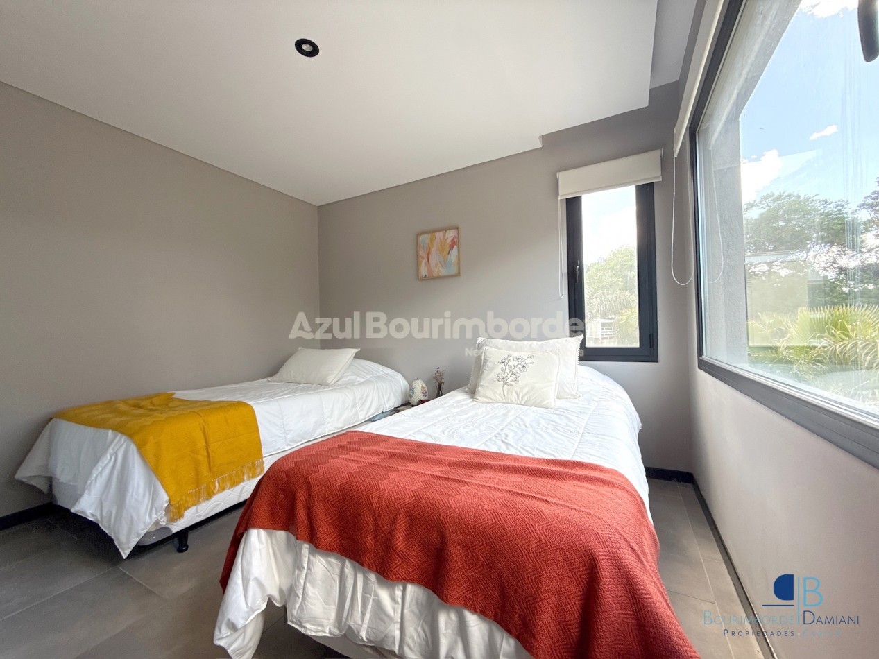 Venta Casa Pinamar con pileta, moderna, 5 ambientes- Marco Polo 726
