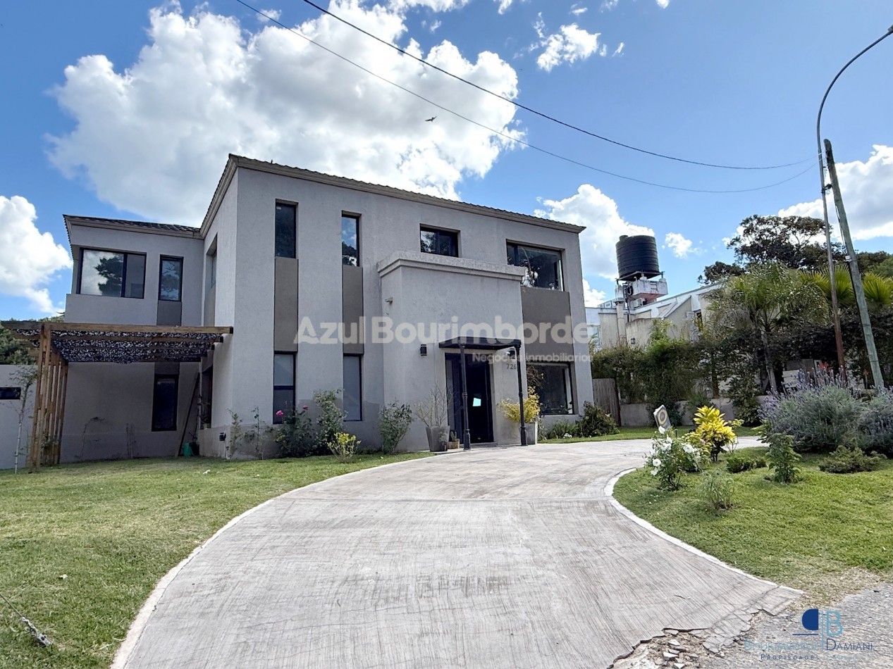 Venta Casa Pinamar con pileta, moderna, 5 ambientes- Marco Polo 726