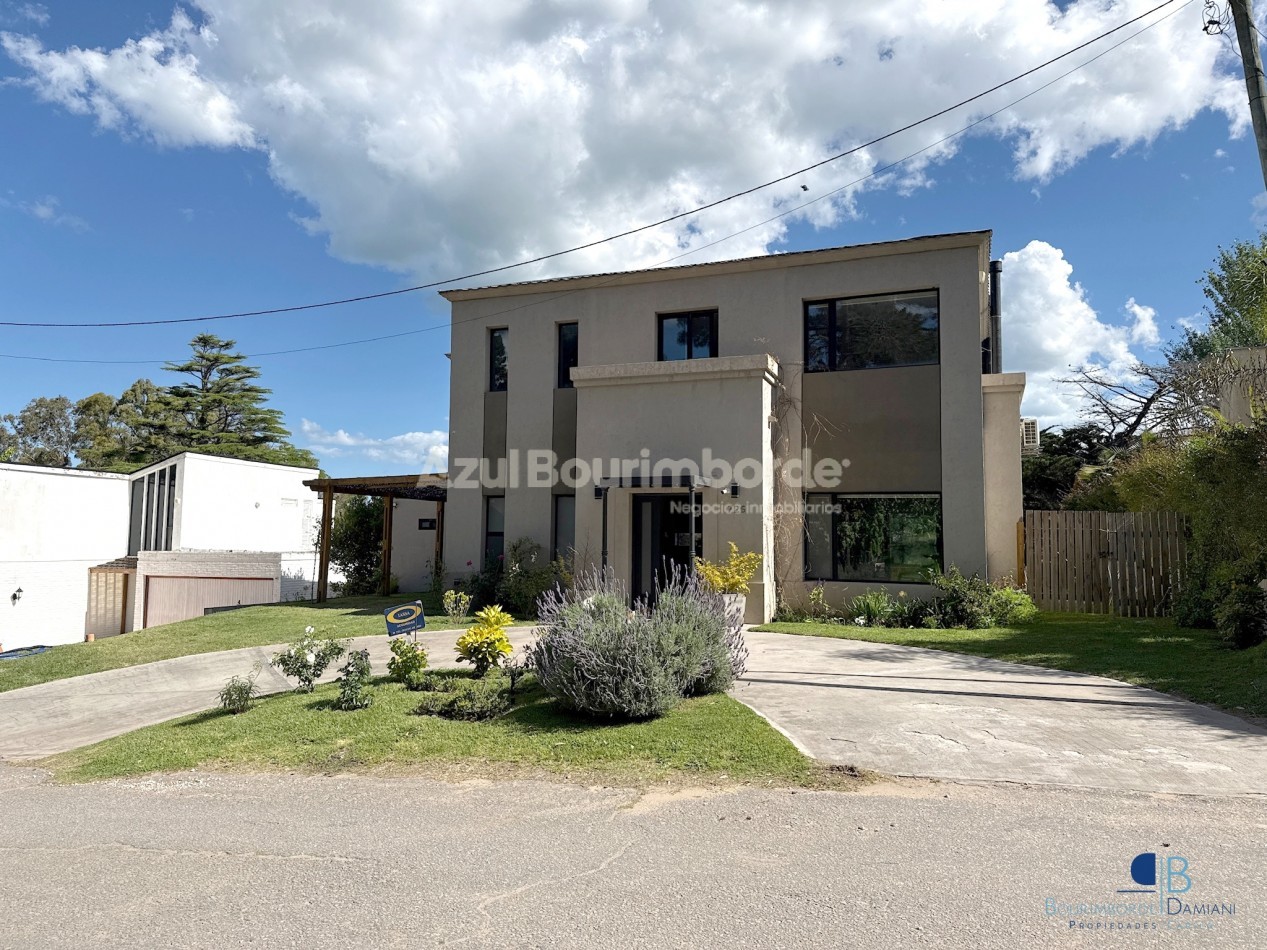 Venta Casa Pinamar con pileta, moderna, 5 ambientes- Marco Polo 726