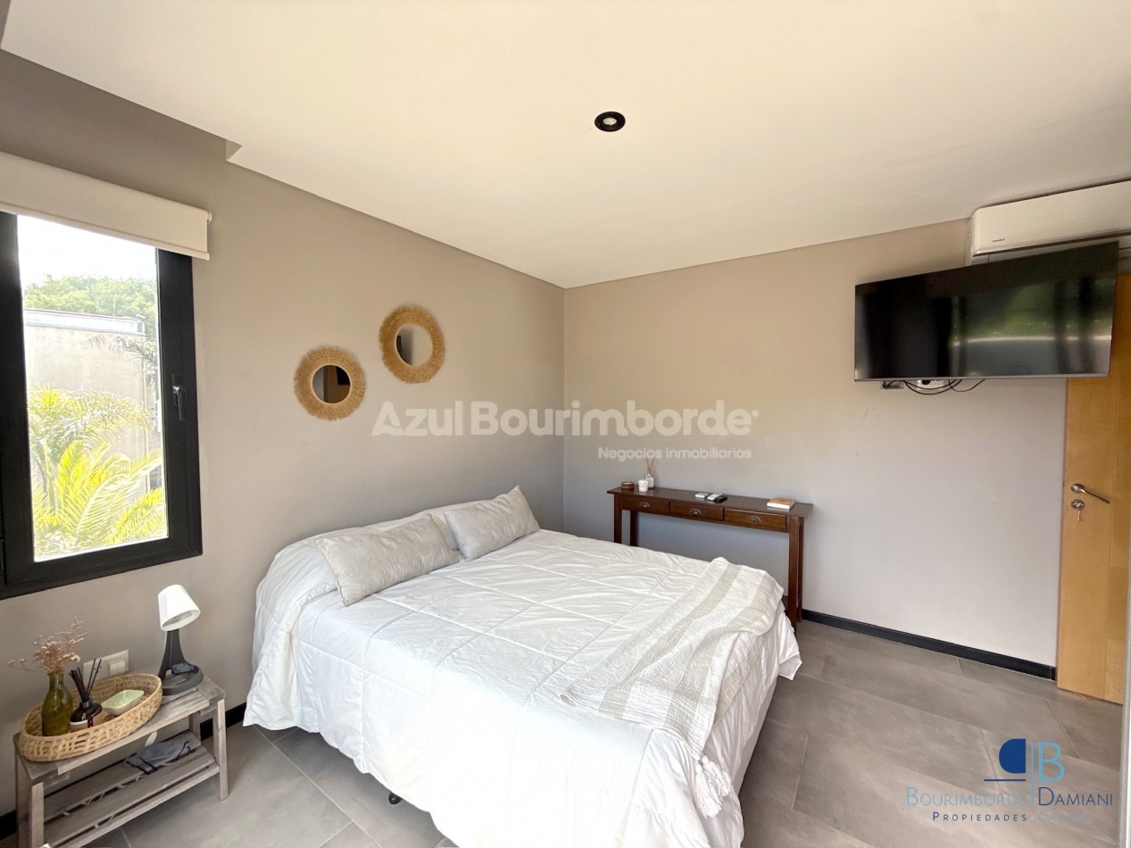 Venta Casa Pinamar con pileta, moderna, 5 ambientes- Marco Polo 726