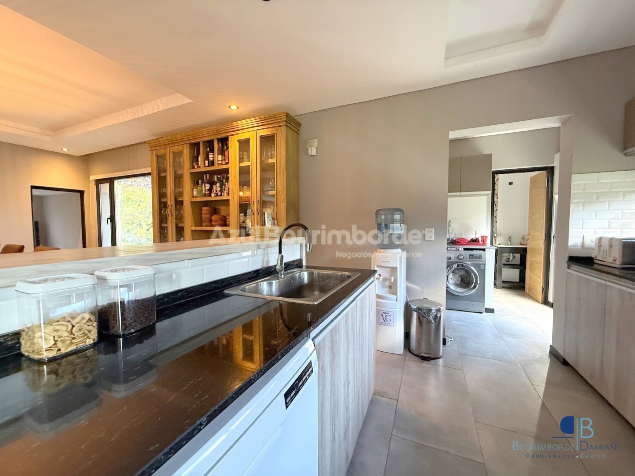Venta Casa Pinamar con pileta, moderna, 5 ambientes- Marco Polo 726