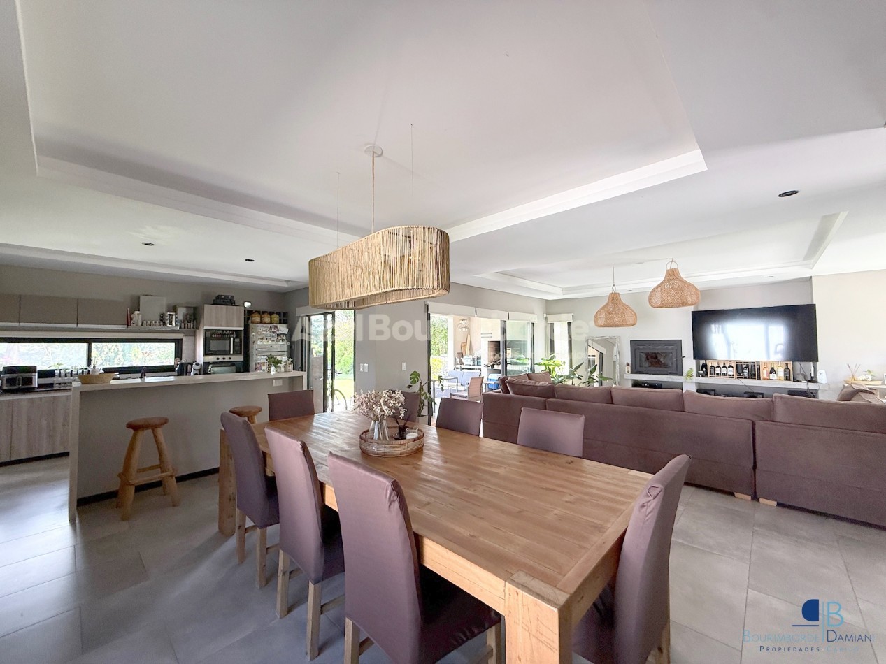 Venta Casa Pinamar con pileta, moderna, 5 ambientes- Marco Polo 726