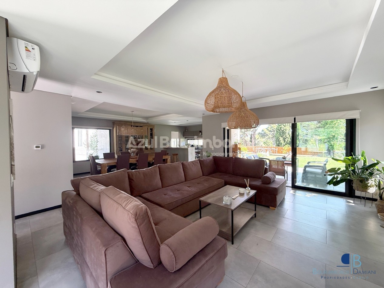 Venta Casa Pinamar con pileta, moderna, 5 ambientes- Marco Polo 726