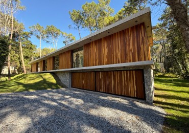 CASA EN VENTA 5 AMBIENTES EN CARILO