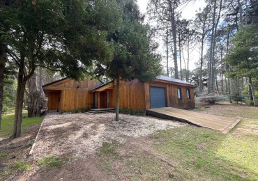 CASA EN VENTA 4 AMBIENTES EN CARILO