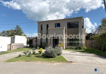 Venta Casa Pinamar con pileta, moderna, 5 ambientes- Marco Polo 726